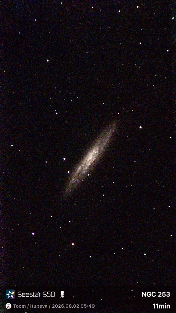 NGC 253 - Galáxia do Escultor ou Galáxia da Moeda de Prata